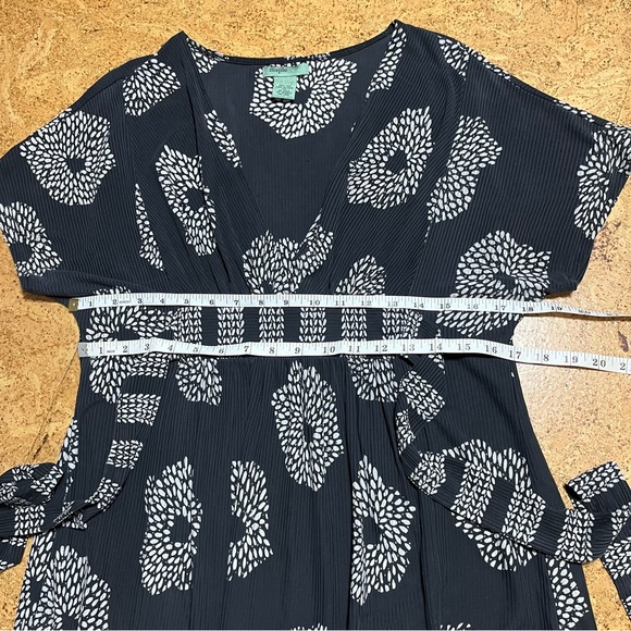 Maple By Anthropologie V-neck 100% Silk Floral Black & White Dress Sz XS - Picture 9 of 10